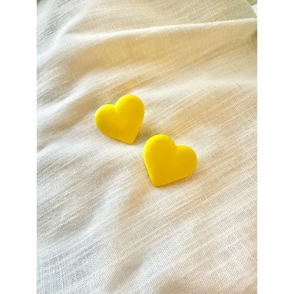 Yellow pop heart stud earrings